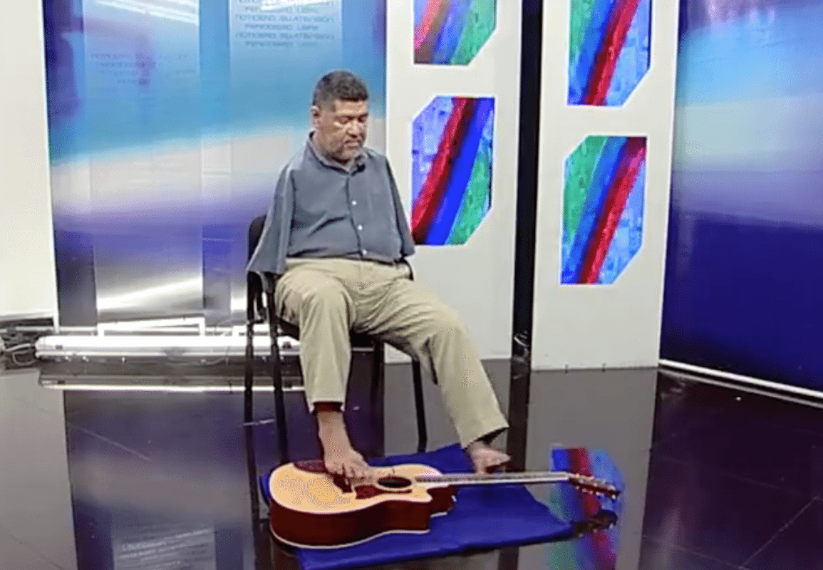 Watch A Man With No Arms Play Let It Be On Guitar Using Only His Feet