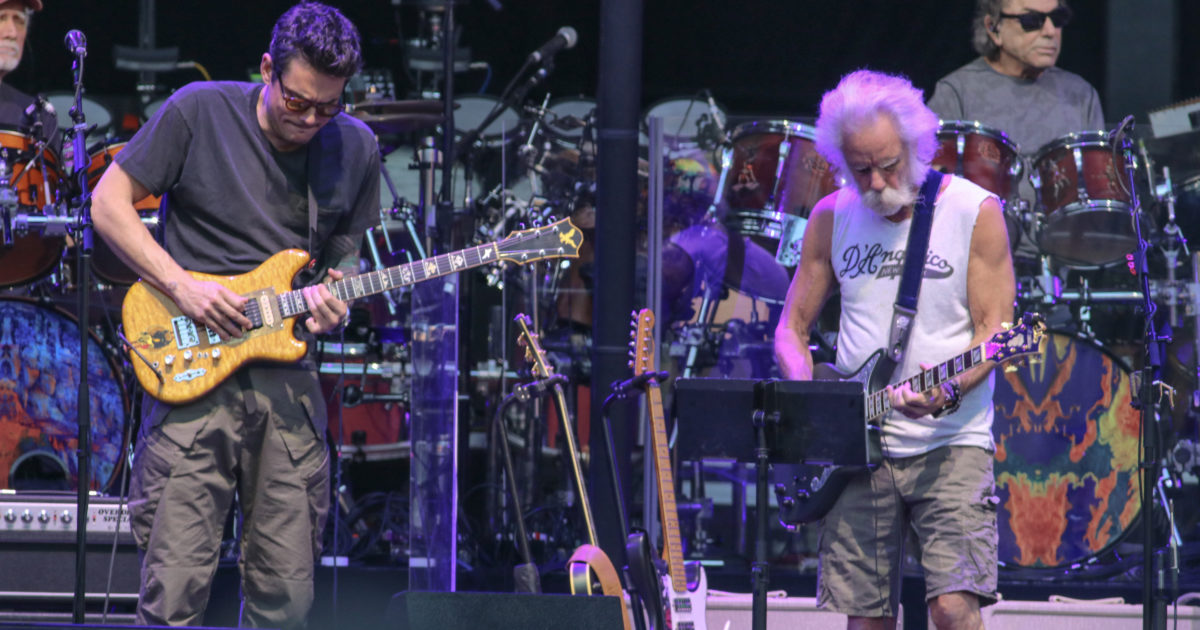 John Mayer Plays Jerry Garcia's Wolf Guitar At Dead & Company's Return