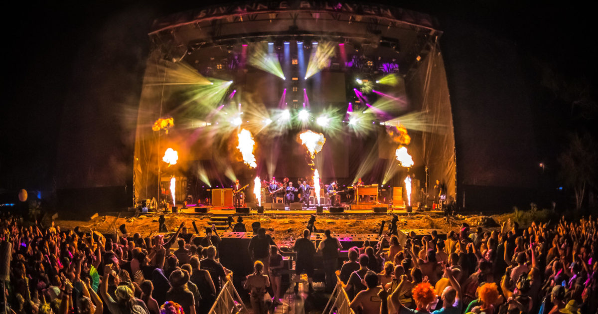 The String Cheese Incident Covers Phish, Tupac, More For 90'sThemed