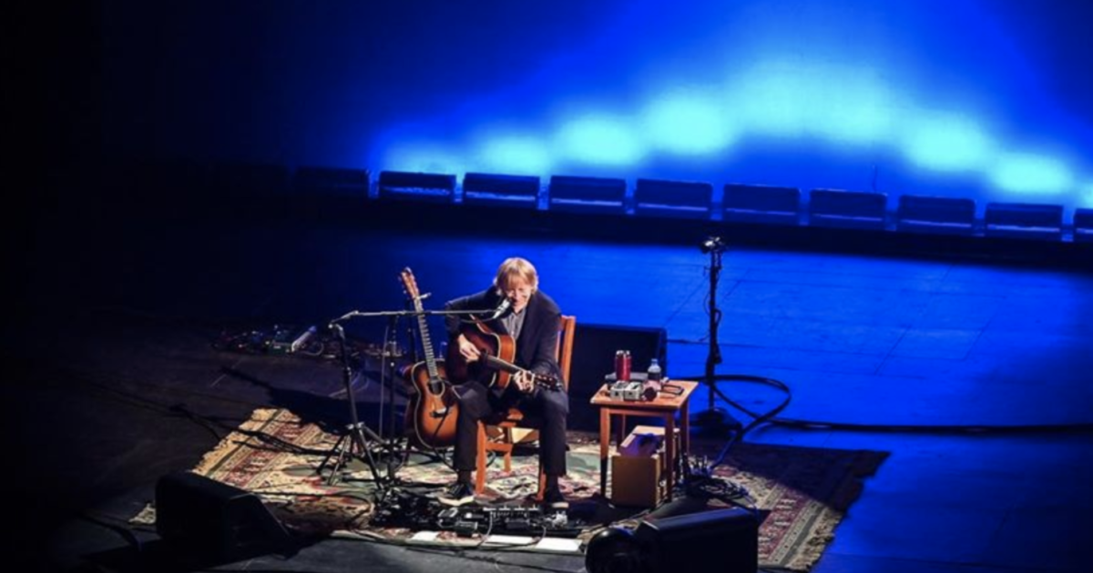Trey Anastasio Tells Hilarious Curveball Story, Offers Acoustic