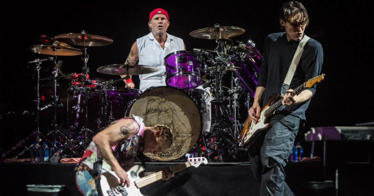 Eddie Vedder Joins Red Hot Chili Peppers For Prince & Hendrix Favorites