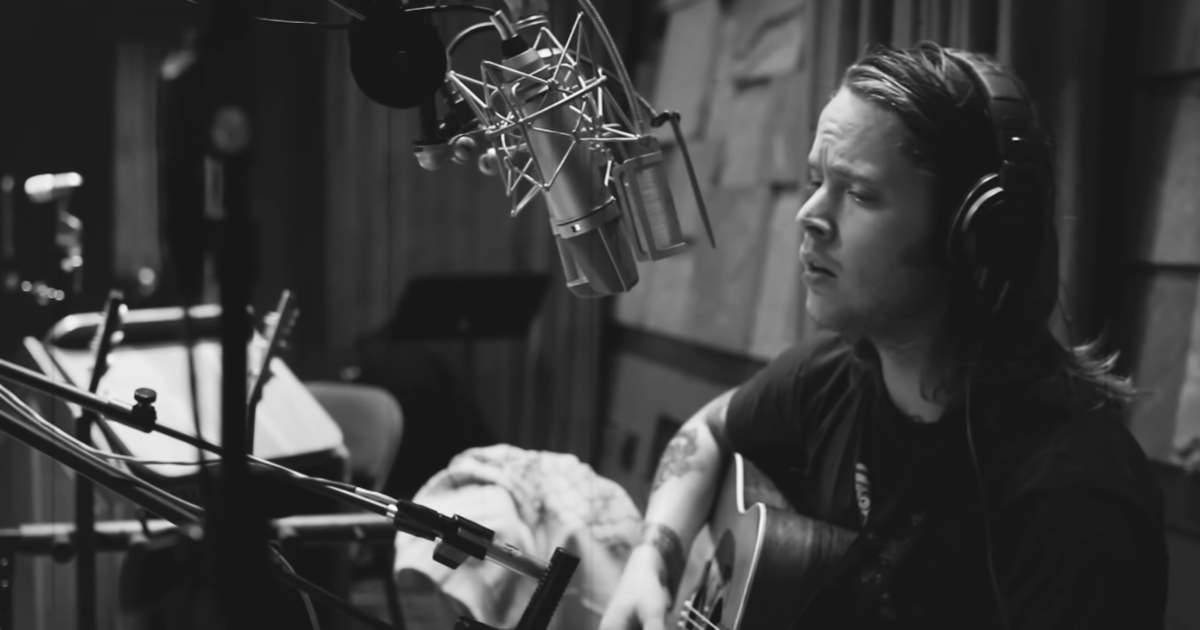 Billy Strings Releases Video For "Enough To Leave", Announces Tour