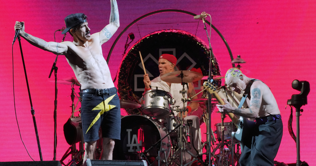Red Hot Chili Peppers Play Sold Out Hometown Show With Beck Thundercat At Sofi Stadium Photos Videos