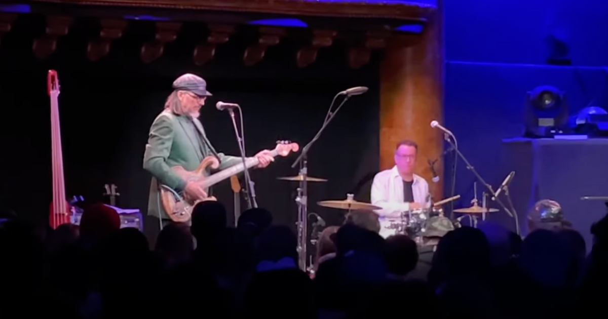 Fred Armisen Welcomes Les Claypool At First Night Of Comedy For Bass Players Video 4175