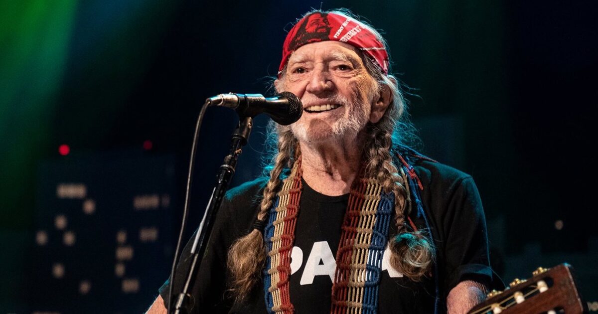 Willie nelson plans 4th of july picnic with tyler childers dwight