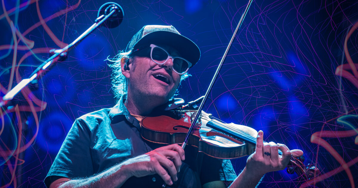 The Infamous Stringdusters & Lindsay Lou Pack Denver's Mission Ballroom