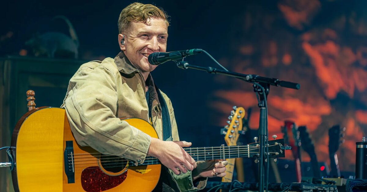 Tyler Childers Covers John Prine At Intimate 'Hello From The Hills ...