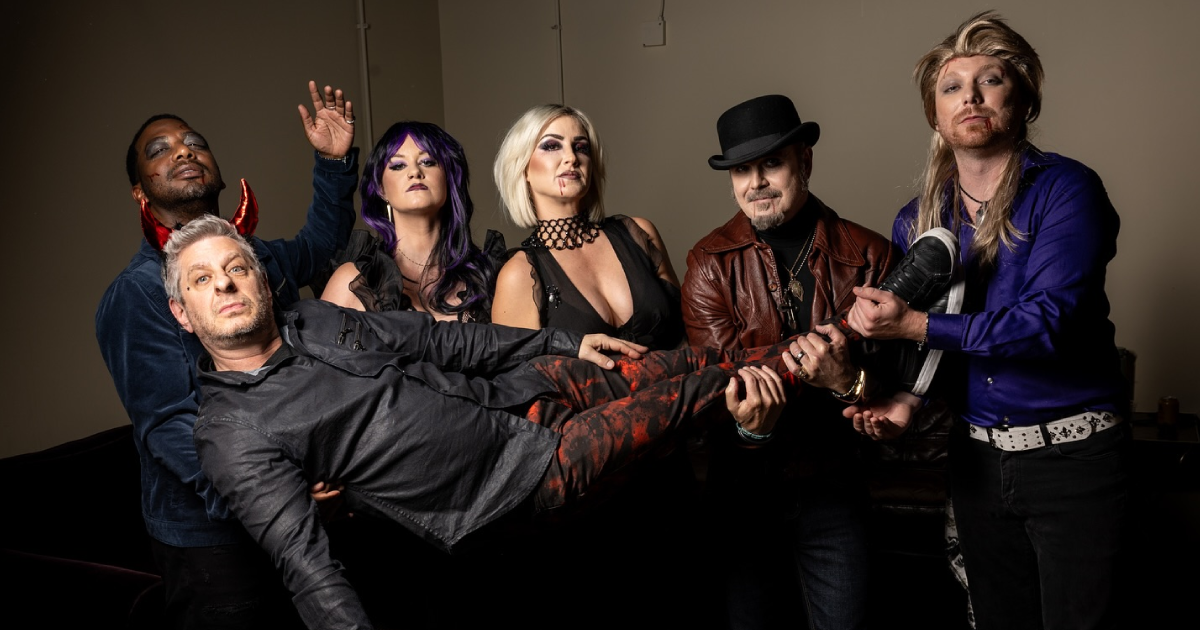 Phish's Mike Gordon Narrates "Thriller" For Maggie Rose On Halloween In