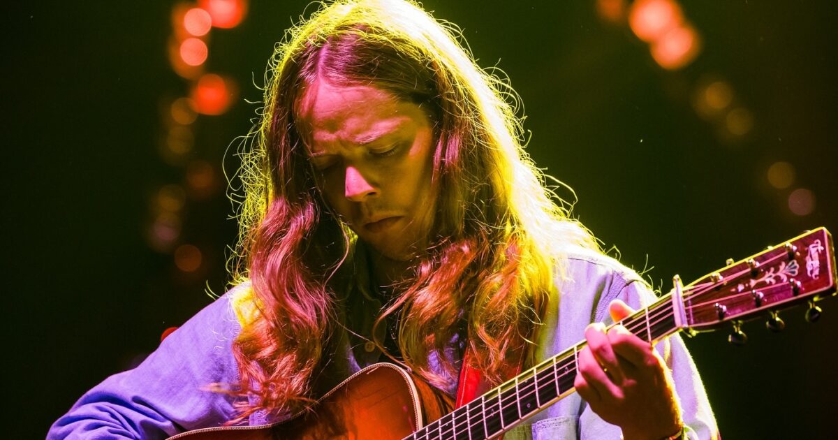 Billy Strings Opens Up About Mom’s Death & Fan Overreach In NPR Interview [Listen]