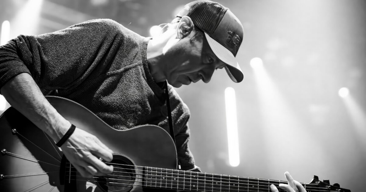 Umphrey’s McGee Goes Acoustic, Welcomes moe.’s Jim Loughlin For 3-Set Atlanta NYE Opener [Photos/Videos]