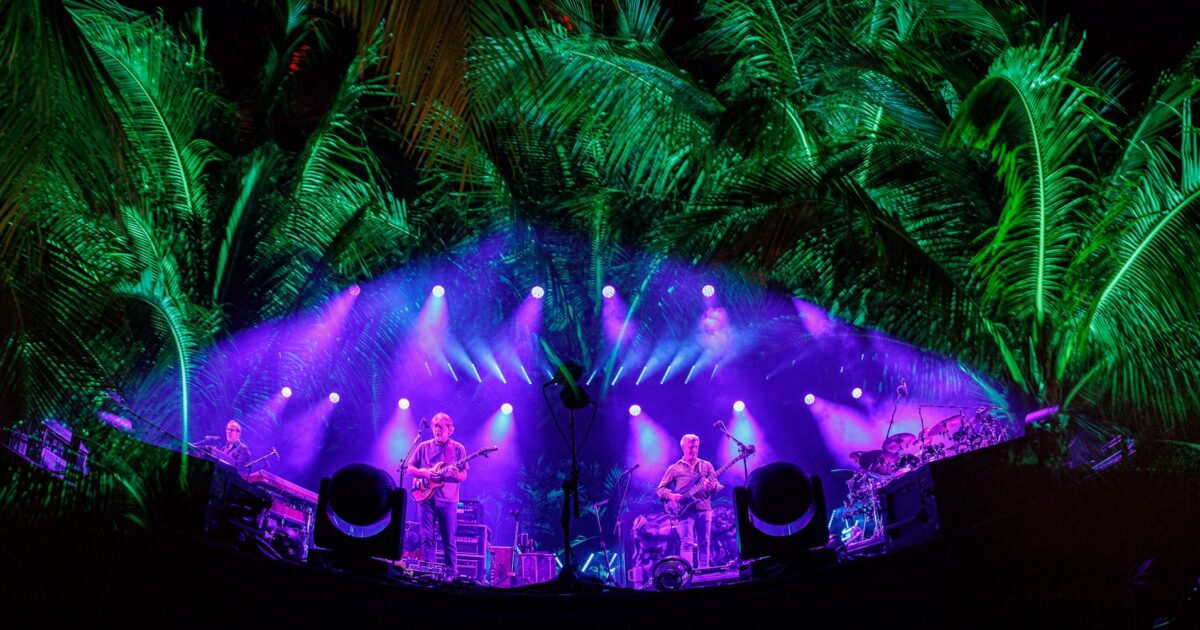 Phish Probes The Duality Of Darkness & Light On Night 3 In Mexico [Videos]