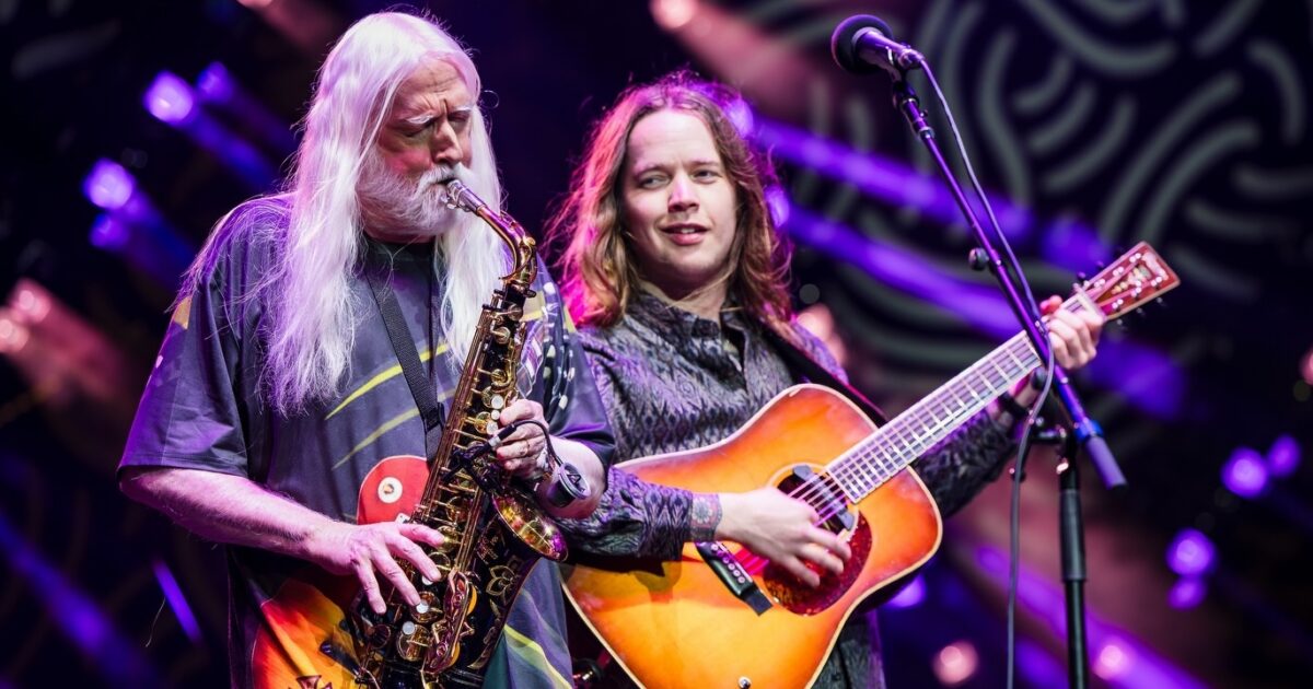 Billy Strings Calls Out ICE & Calls Up Edgar Winter In Nashville [Videos]