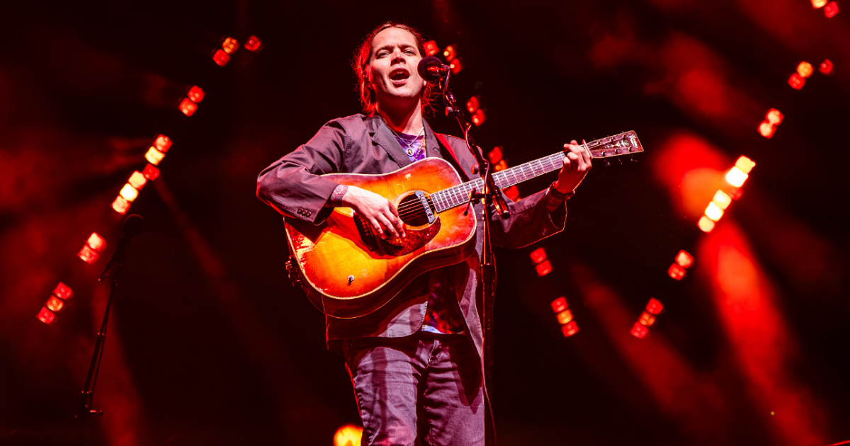 Billy Strings Heats Up Winter Tour With 17-Minute “Meet Me At The Creek” In Athens [Photos/Videos/Audio]