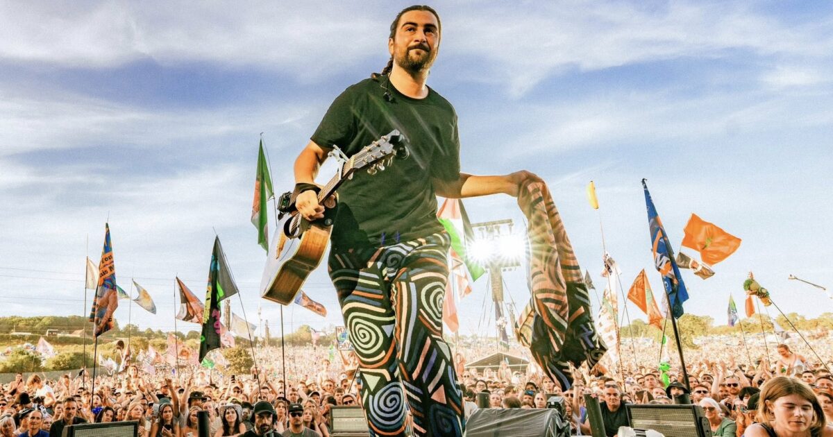 Noah Kahan Announces ‘The Great Divide’ 2026 Stadium Tour [Tickets]