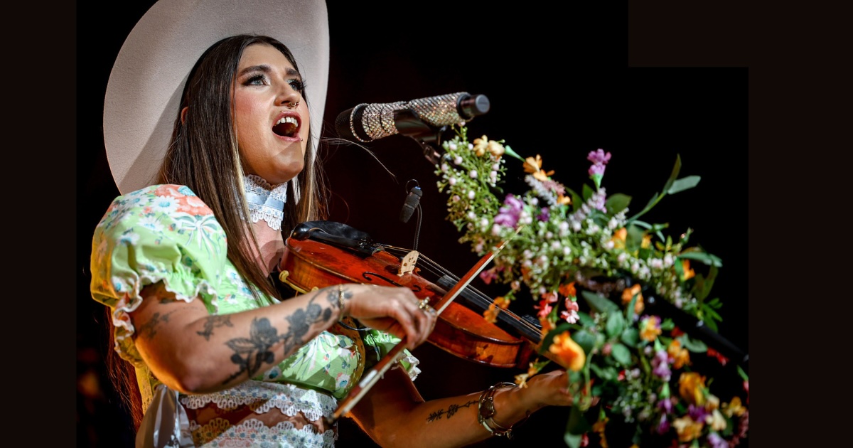 Sierra Ferrell Announces 2026 ‘Heavy Petal Tour’ [Tickets]